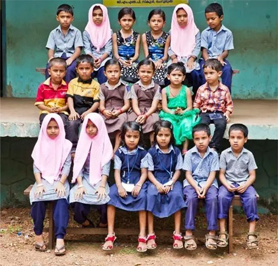 Các trường học, lớp học đều có rất nhiều cặp sinh đôi.