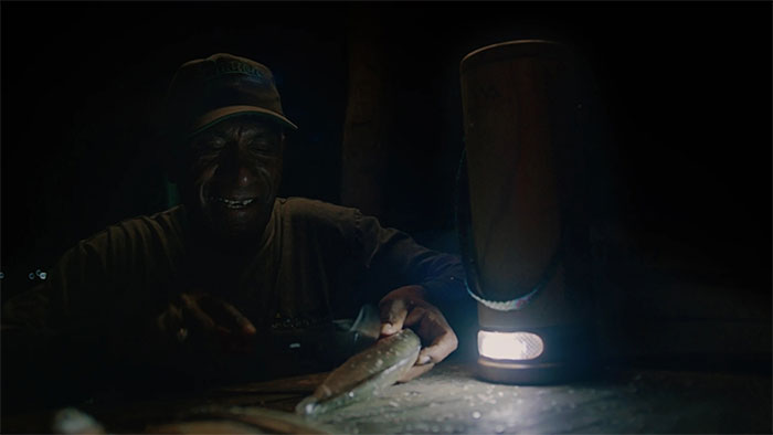 WaterLight hoạt động như một máy phát điện mini