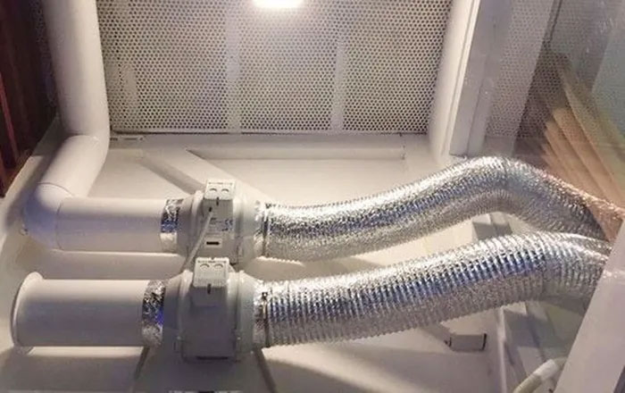 Trong một số cơ sở chế biến thực phẩm cũng được dùng thay cho ni tơ lỏng để làm lạnh nhanh