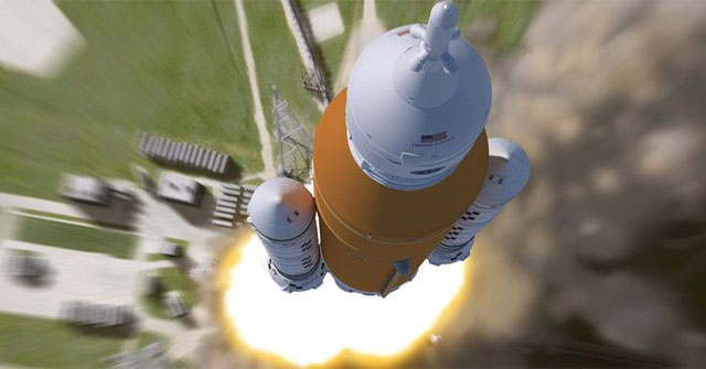 Siêu tên lửa mạnh nhất lịch sử NASA sắp khai hỏa: Dẫn lối cho kỷ lục thế giới nào?