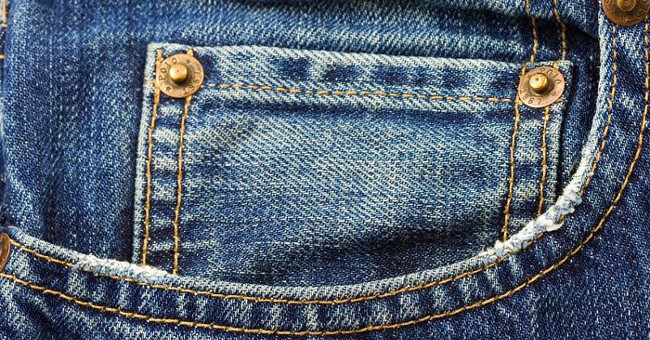 Túi nhỏ trên quần jean dùng để đựng gì?