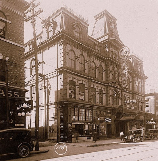 Grand Opera House (Toronto) - một nhà hát từng thuộc sở hữu của Ambrose Small Grand Opera House (Toronto) - một nhà hát từng thuộc sở hữu của Ambrose Small