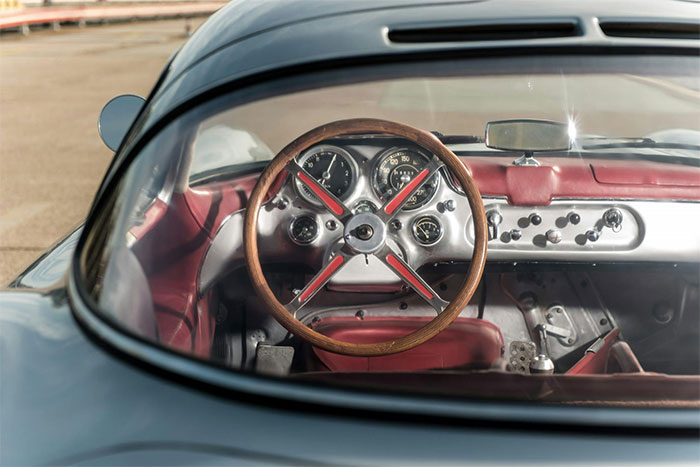 mercedes-benz-300-slr-uhlenhaut-coupe-3 Từng chi tiết trên xe đều hoàn hảo và giữ được nguyên vẹn.