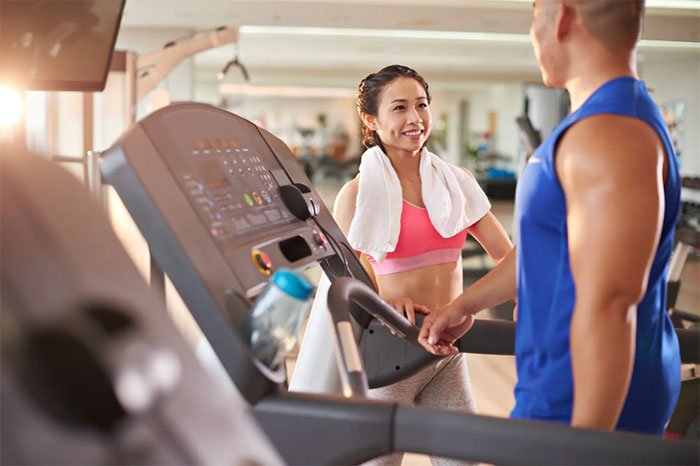 phong-gym Phòng gym là nơi hoàn hảo để nảy sinh những mối quan hệ không đứng đắn