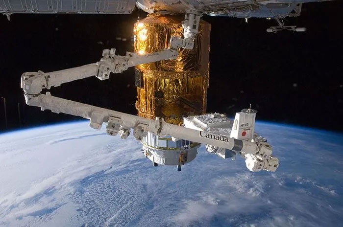 canh-tay-robot-tren-iss Mặc dù vậy, vẫn có những "mảnh vụn" của khối pin vẫn còn tồn tại sau khi bốc cháy.
