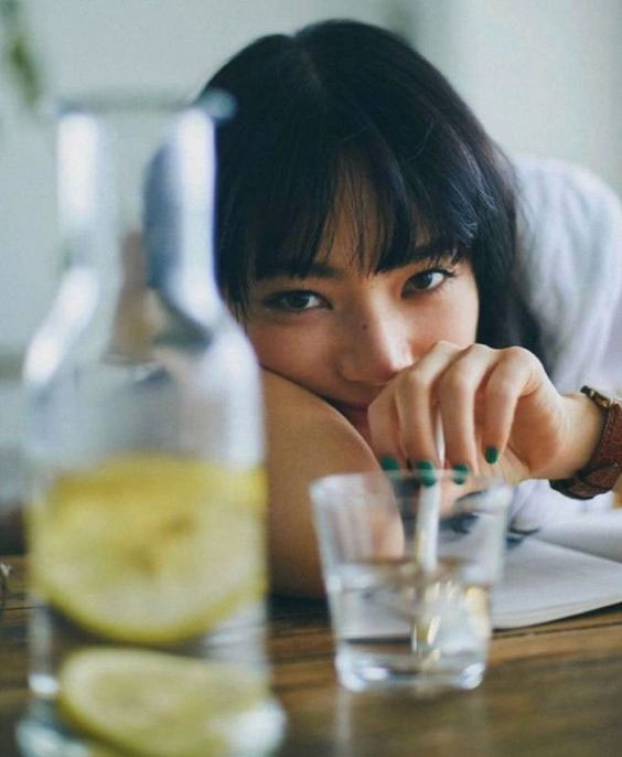 Uống quá nhiều nước đôi khi gây ra bệnh nặng và thậm chí tử vong.