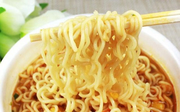 mi-an-lien-1 Ăn mì tôm thường xuyên có thể gây mất cân bằng dinh dưỡng.