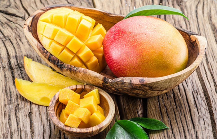 qua-xoai Xoài chứa axit tartaric, axit malic, và vết axit citric, tất cả đều giúp duy trì độ kiềm.