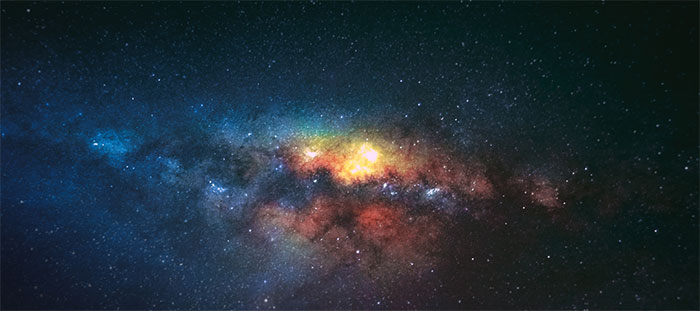 Theo thuyết Big Bang, vũ trụ là một plasma đồng nhất, nhiệt độ cao, mật độ cao...