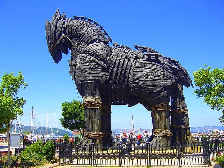 Con ngựa gỗ thành Troy trong truyền thuyết. Con ngựa gỗ thành Troy trong truyền thuyết.