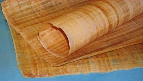 nguoiaicapco3 Giấy papyrus